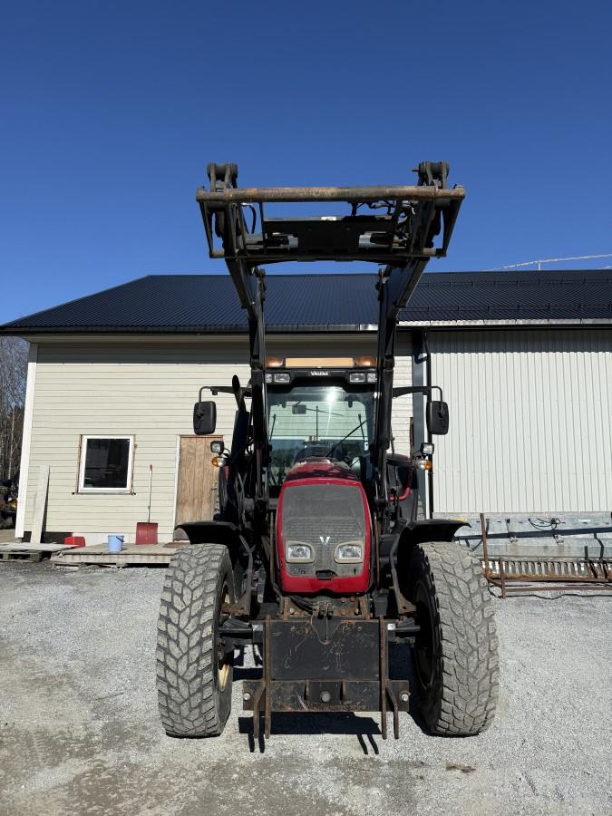 2012 Valtra N121 traktor - frontlaster - rep.objekt