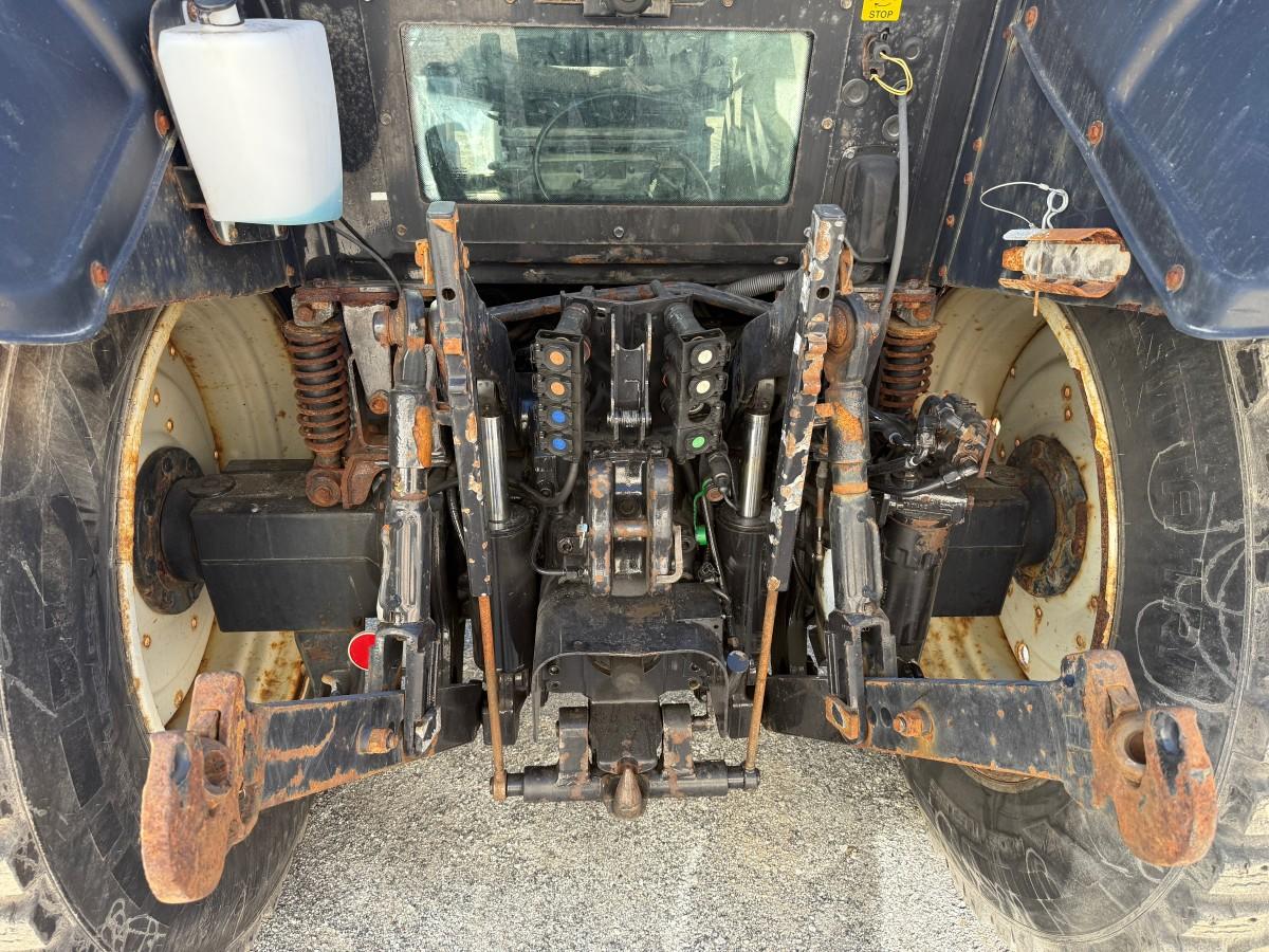 2012 Valtra N121 traktor - frontlaster - rep.objekt
