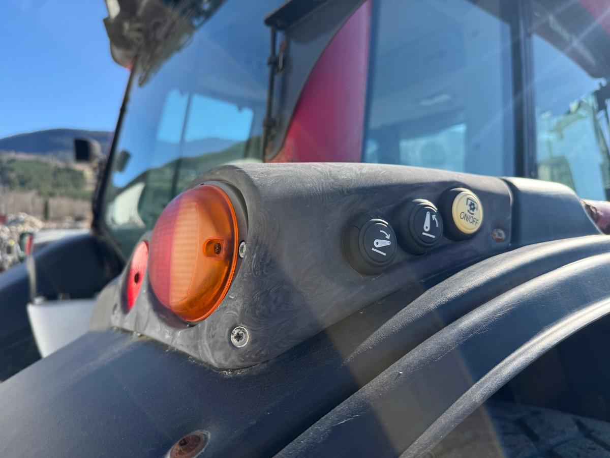 2012 Valtra N121 traktor - frontlaster - rep.objekt