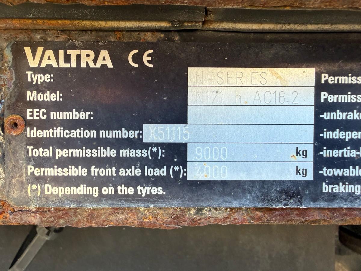 2012 Valtra N121 traktor - frontlaster - rep.objekt