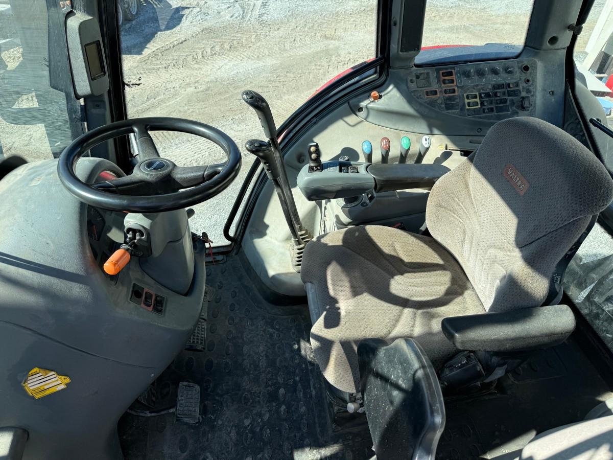 2012 Valtra N121 traktor - frontlaster - rep.objekt