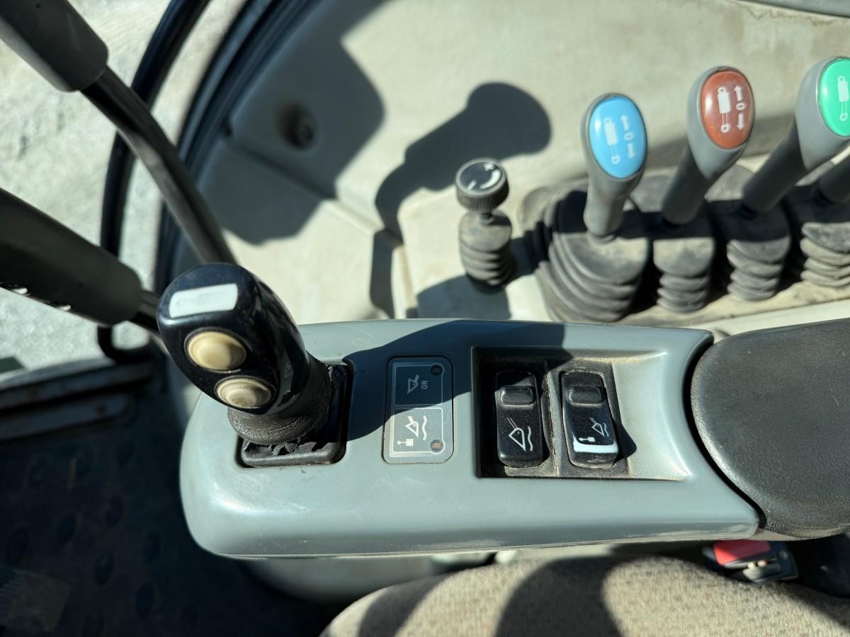 2012 Valtra N121 traktor - frontlaster - rep.objekt