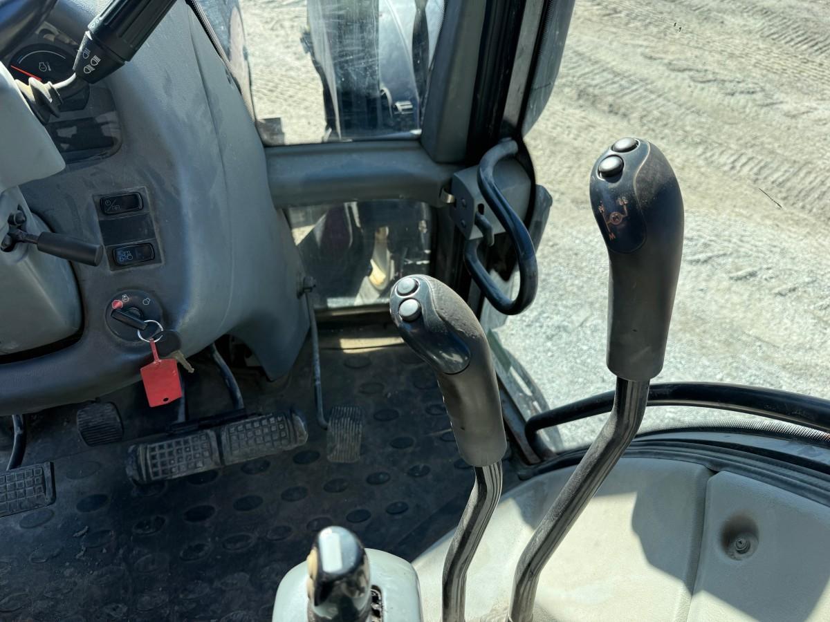 2012 Valtra N121 traktor - frontlaster - rep.objekt