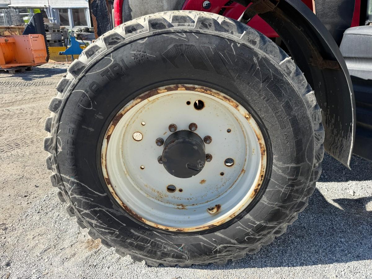 2012 Valtra N121 traktor - frontlaster - rep.objekt