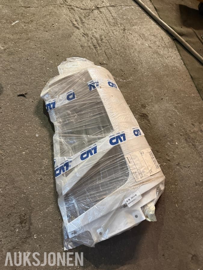 Nytt Volvo panser og hjørne/lyktedeksel til Volvo FH3