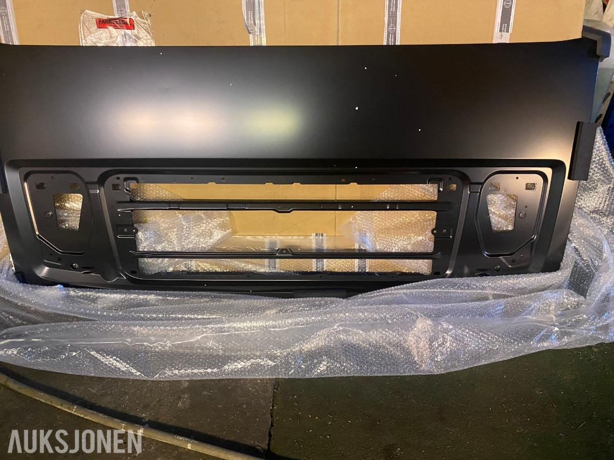Nytt Volvo panser og hjørne/lyktedeksel til Volvo FH3