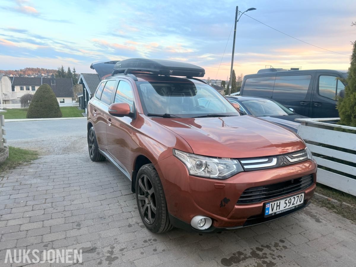 2014 Mitsubishi Outlander 2.2 diesel 150hk 4WD automat 7-seter skiboks ryggekamera