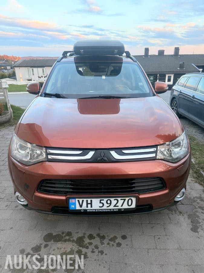 2014 Mitsubishi Outlander 2.2 diesel 150hk 4WD automat 7-seter skiboks ryggekamera