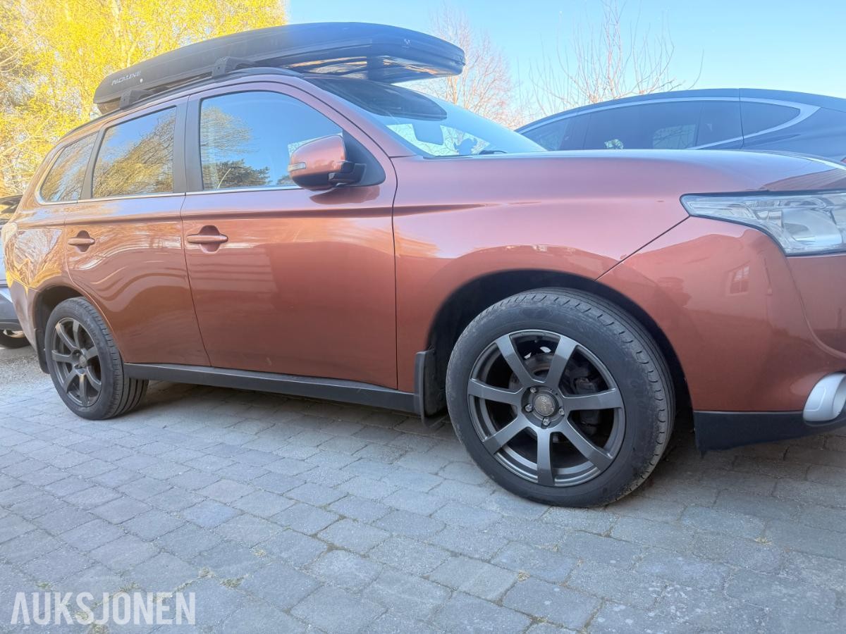 2014 Mitsubishi Outlander 2.2 diesel 150hk 4WD automat 7-seter skiboks ryggekamera