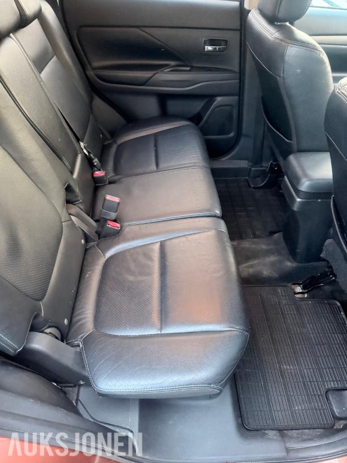 2014 Mitsubishi Outlander 2.2 diesel 150hk 4WD automat 7-seter skiboks ryggekamera