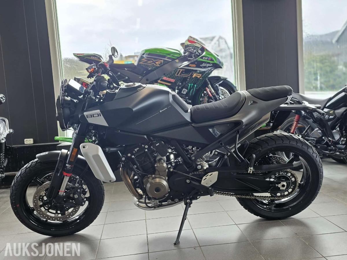 2025 Husqvarna Svartpilen 801 - Motorsykkel