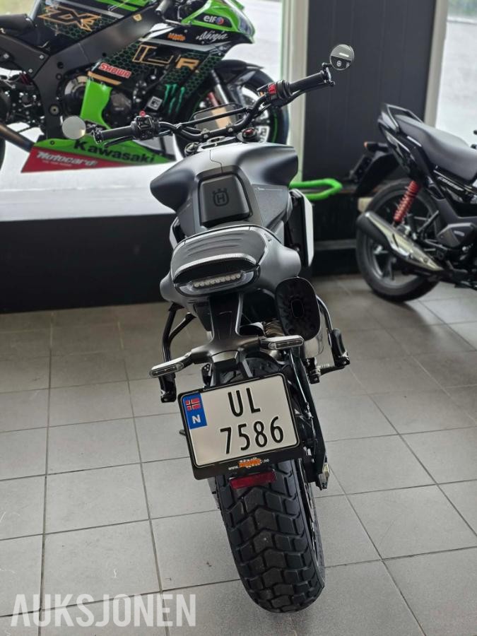 2025 Husqvarna Svartpilen 801 - Motorsykkel