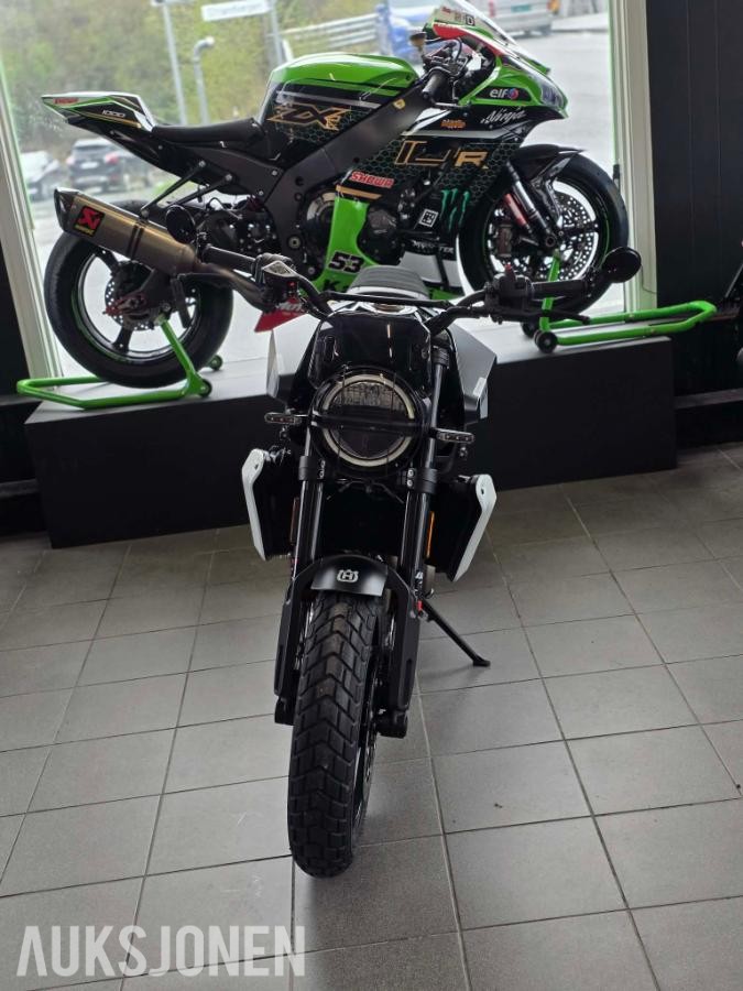 2025 Husqvarna Svartpilen 801 - Motorsykkel