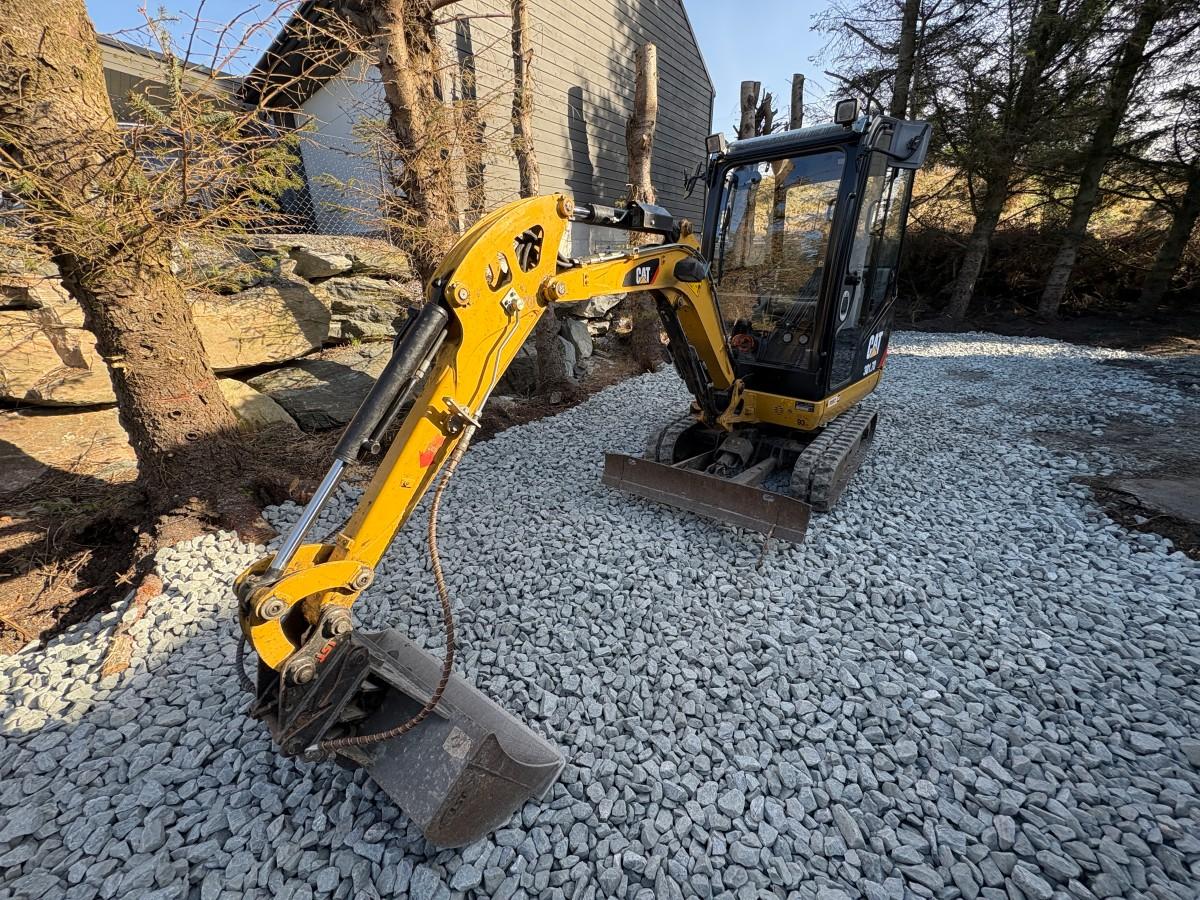 2018 Cat 301.7D minigraver med maskinhenger, pigghammer og 3 skuffer
