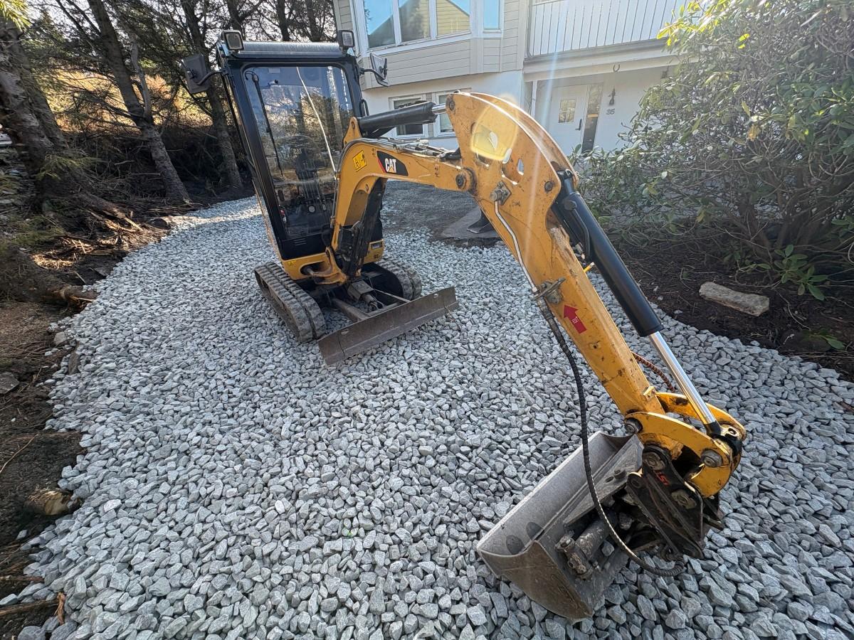 2018 Cat 301.7D minigraver med maskinhenger, pigghammer og 3 skuffer