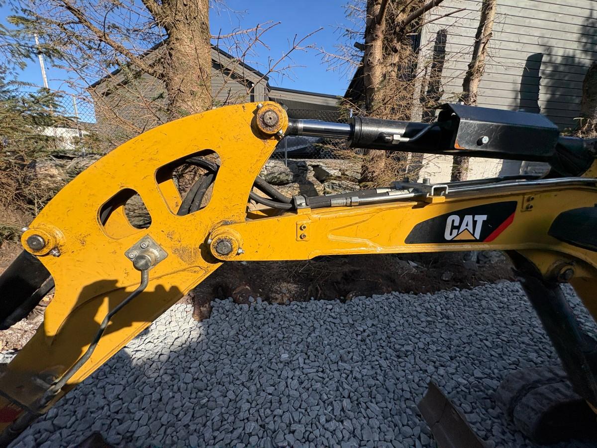 2018 Cat 301.7D minigraver med maskinhenger, pigghammer og 3 skuffer