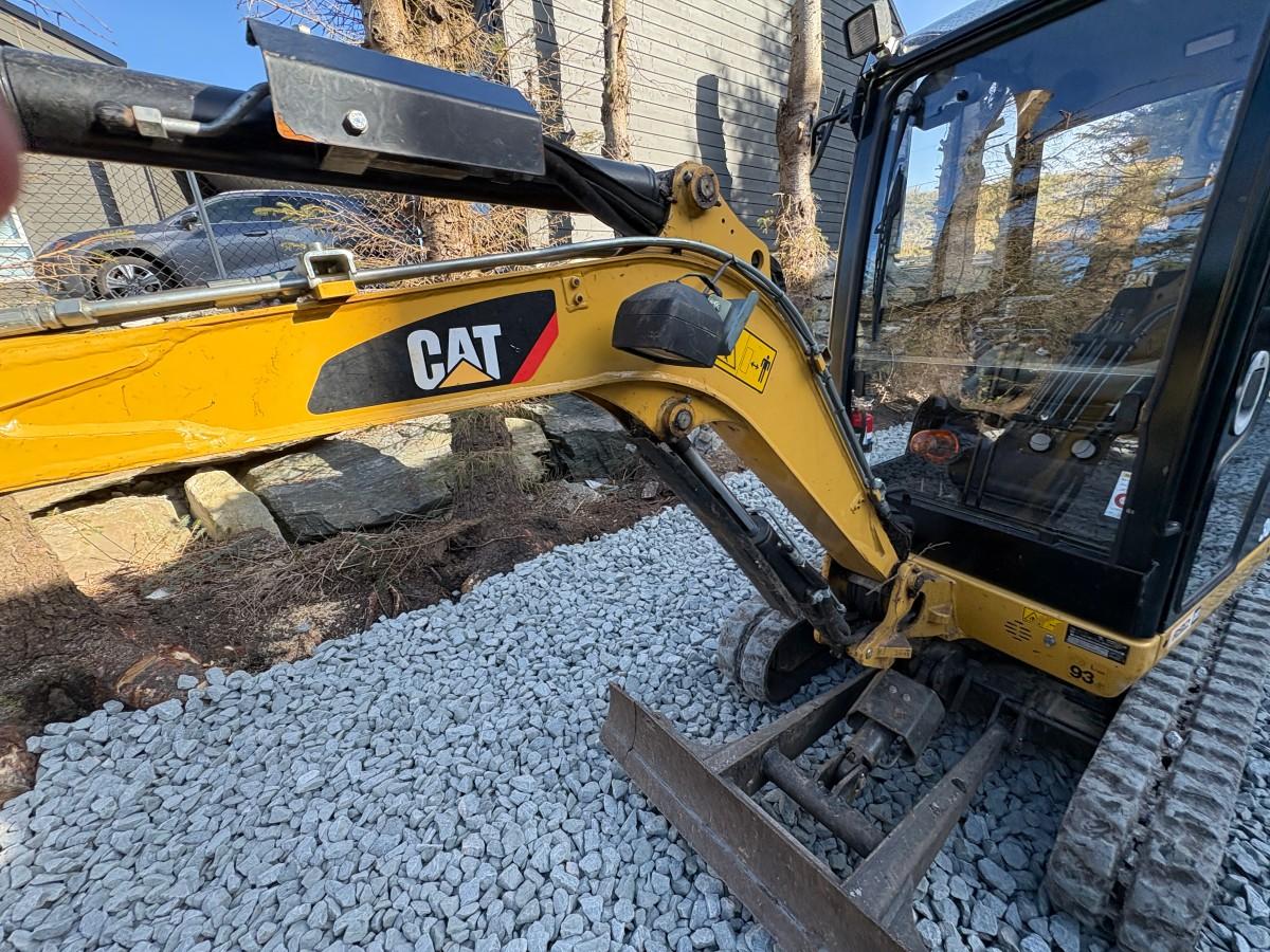 2018 Cat 301.7D minigraver med maskinhenger, pigghammer og 3 skuffer