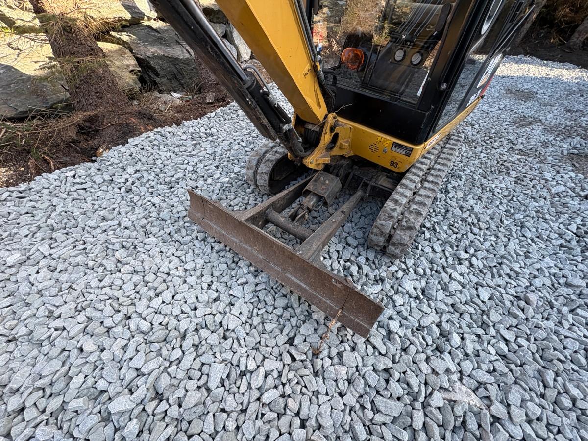 2018 Cat 301.7D minigraver med maskinhenger, pigghammer og 3 skuffer