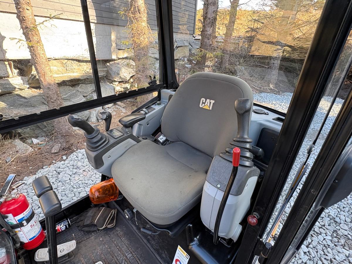 2018 Cat 301.7D minigraver med maskinhenger, pigghammer og 3 skuffer