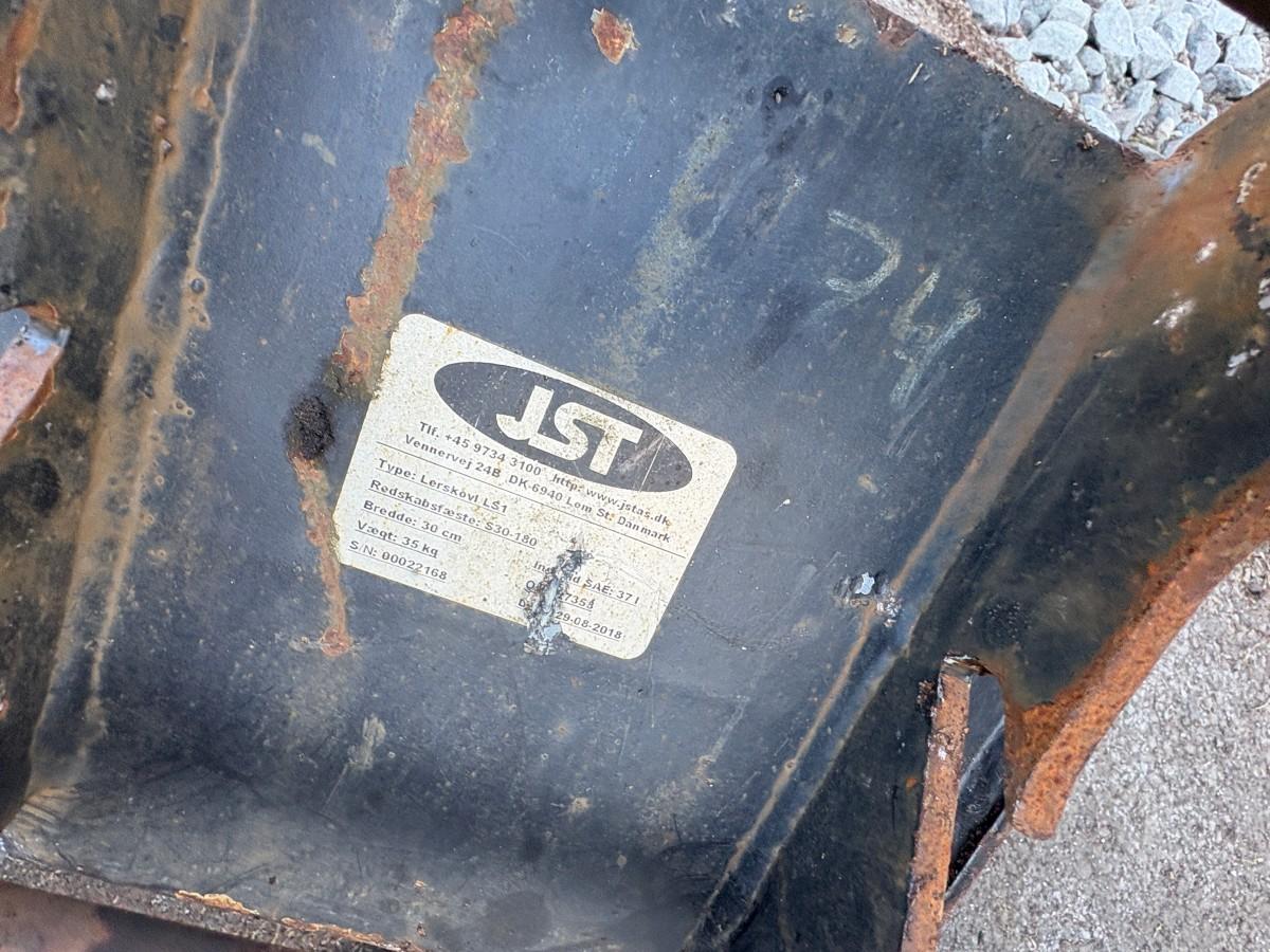 2018 Cat 301.7D minigraver med maskinhenger, pigghammer og 3 skuffer