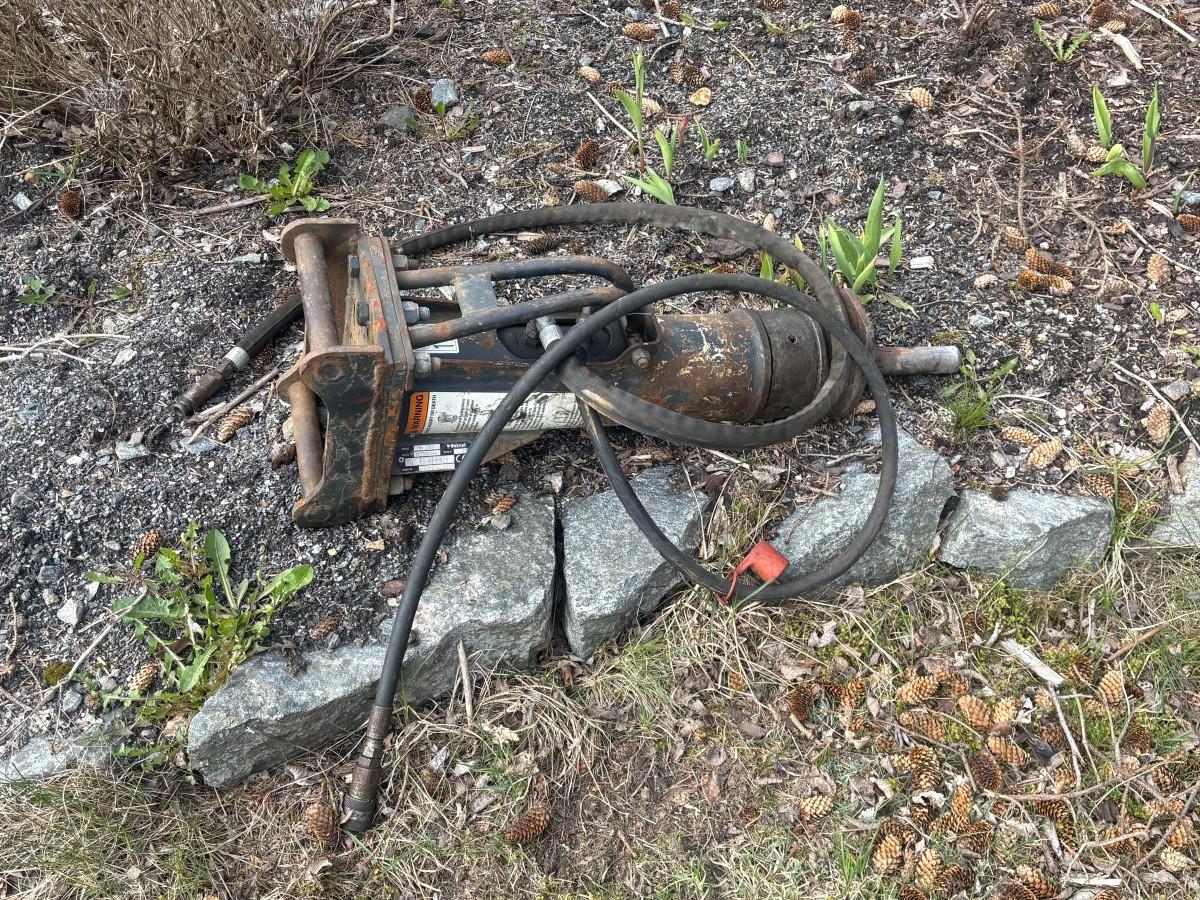 2018 Cat 301.7D minigraver med maskinhenger, pigghammer og 3 skuffer