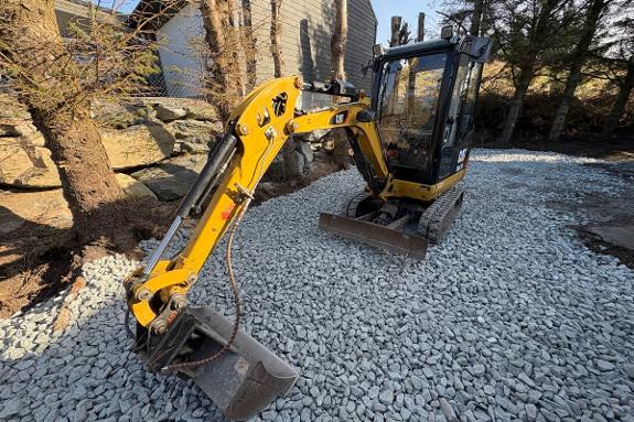 2018 Cat 301.7D minigraver med maskinhenger, pigghammer og 3 skuffer