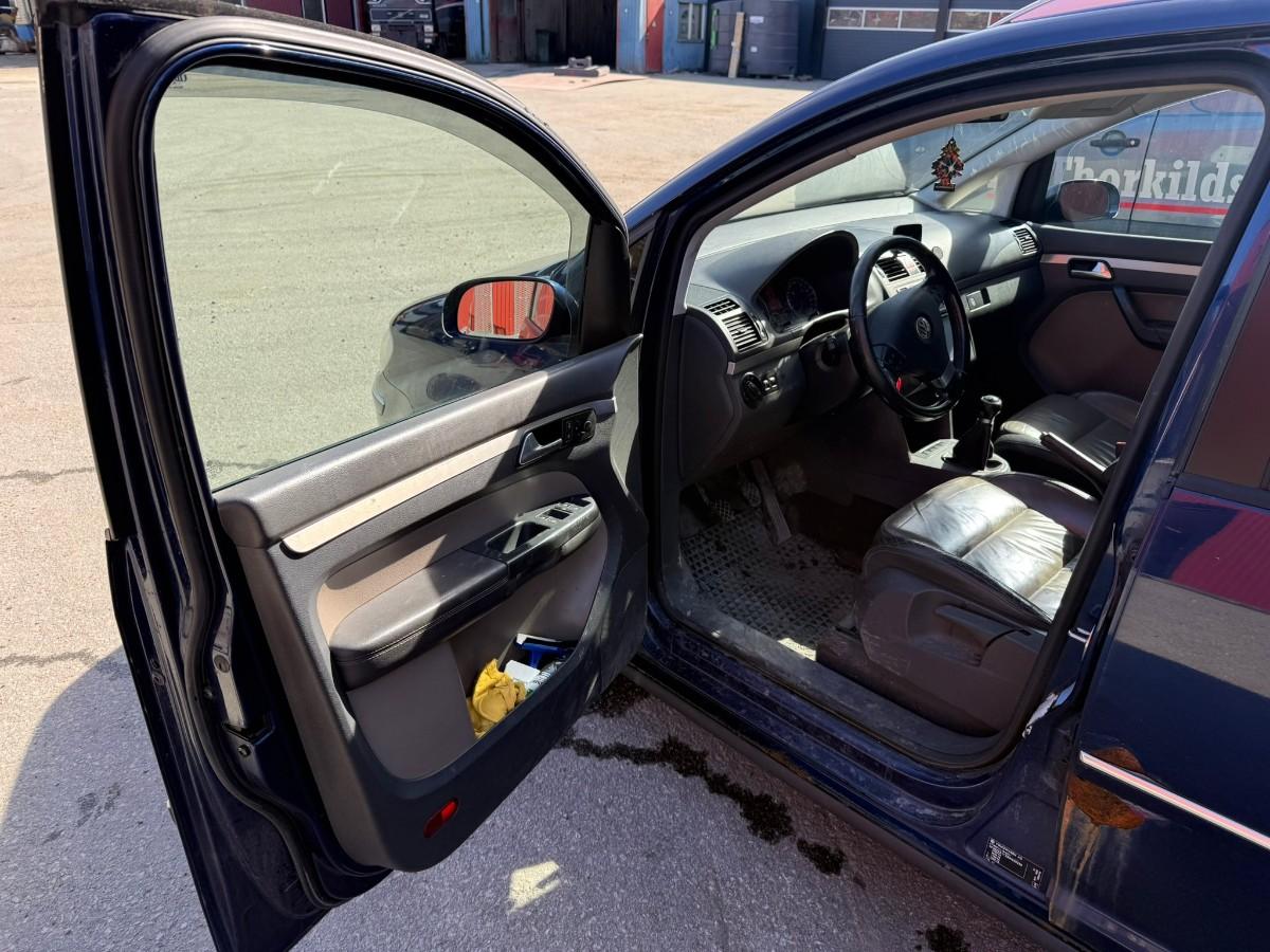 2008 Volkswagen TOURAN 1.9-105 D / 5 SETER / SKINN