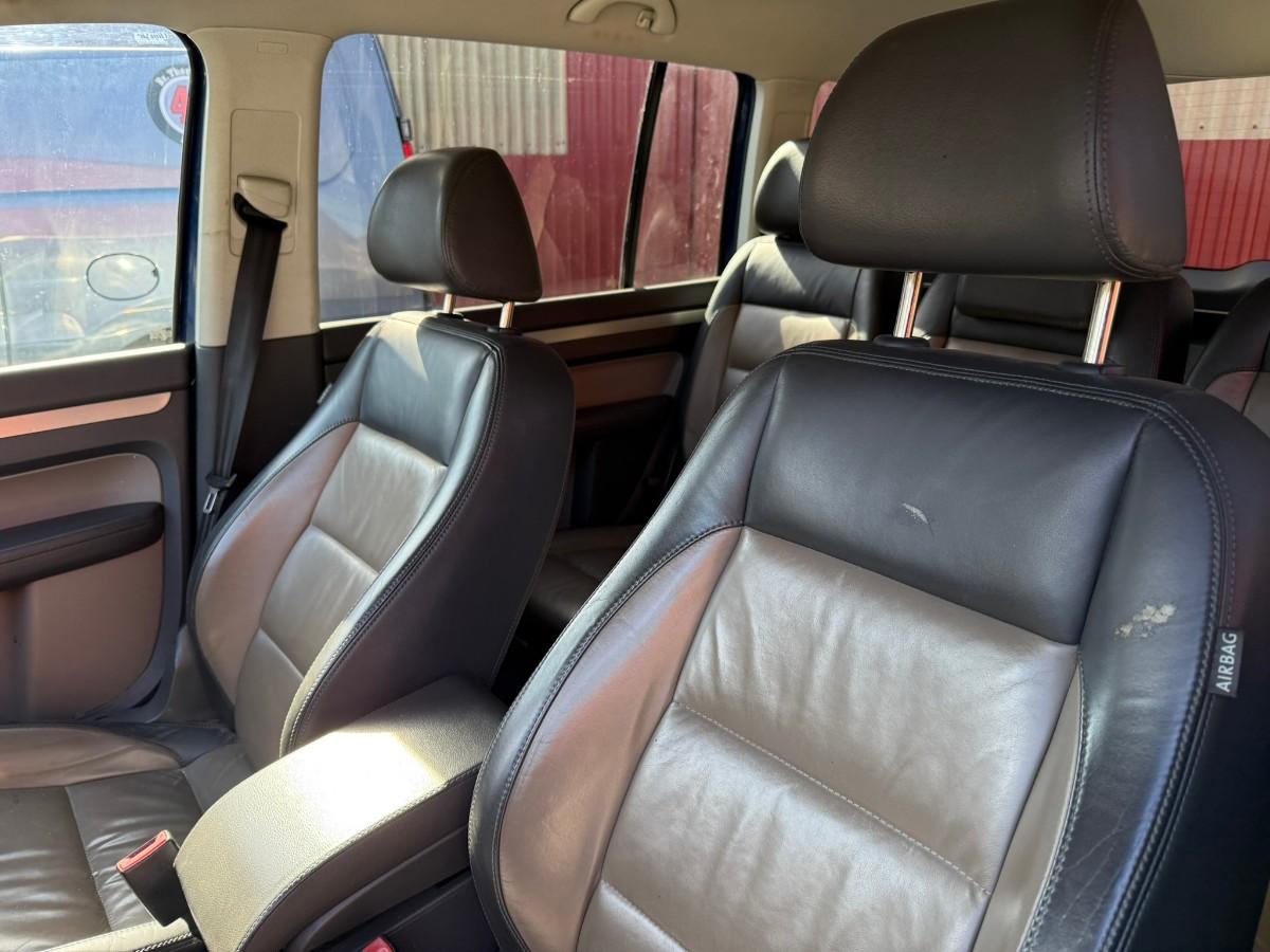 2008 Volkswagen TOURAN 1.9-105 D / 5 SETER / SKINN