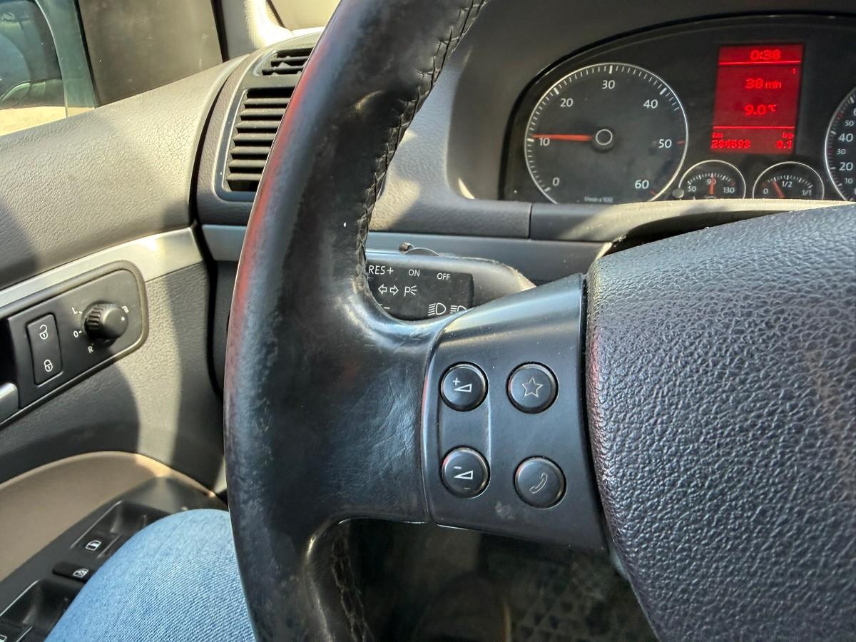 2008 Volkswagen TOURAN 1.9-105 D / 5 SETER / SKINN