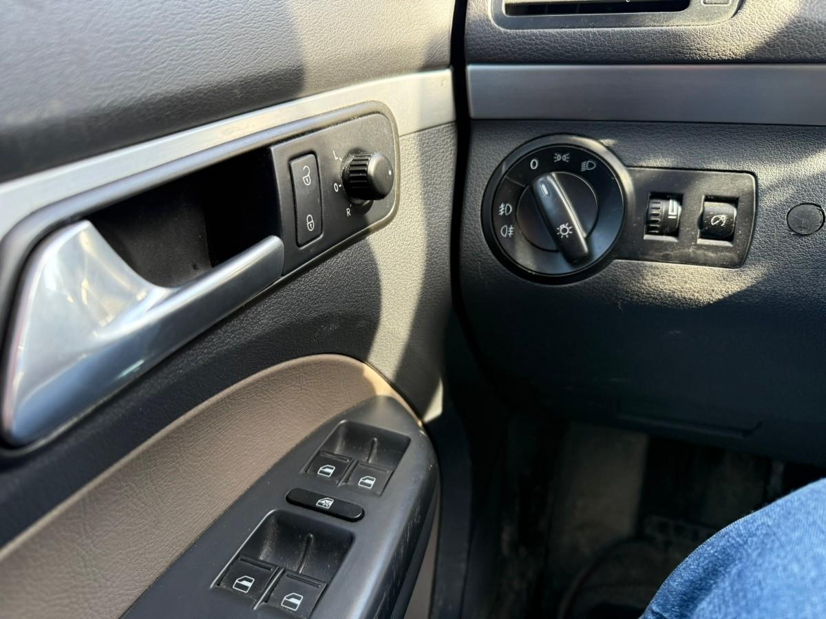 2008 Volkswagen TOURAN 1.9-105 D / 5 SETER / SKINN