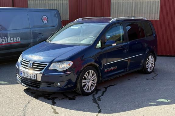 2008 Volkswagen TOURAN 1.9-105 D / 5 SETER / SKINN