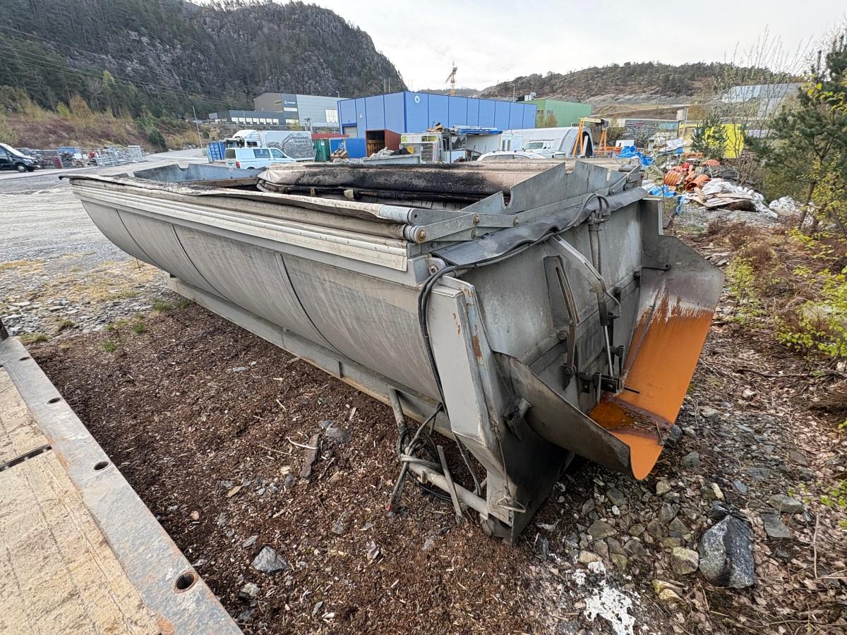 2013 CMT 14 m3 asfaltbalje på krokramme