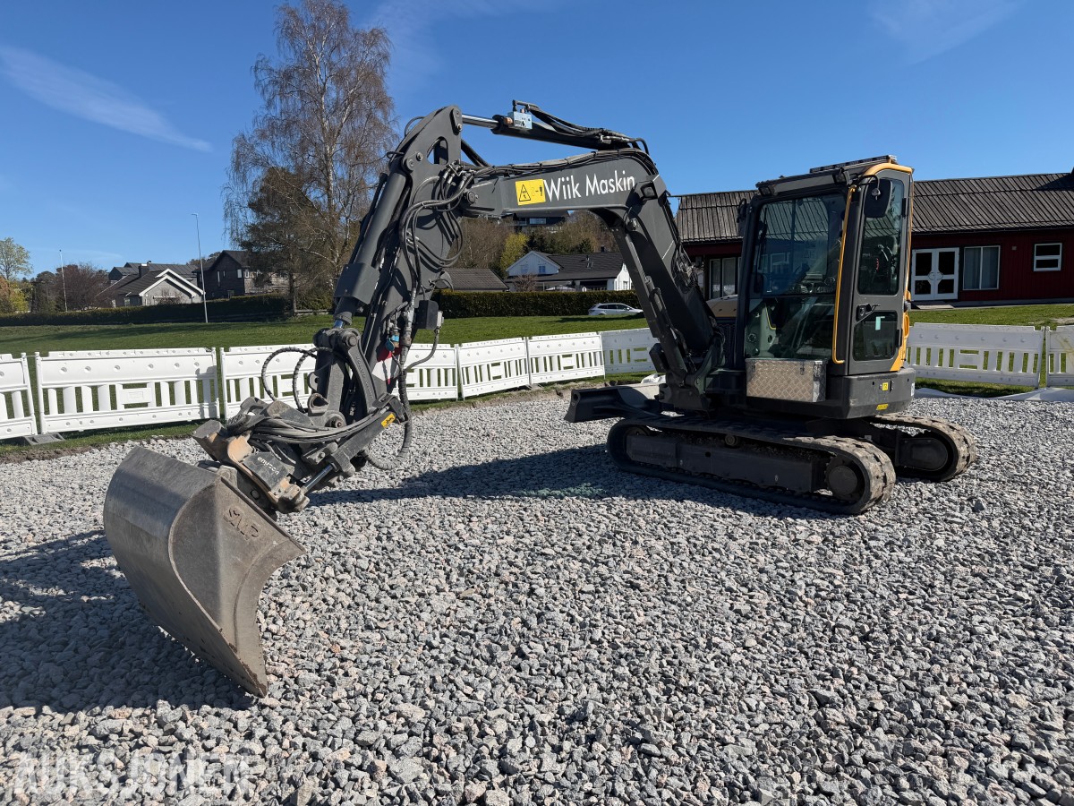 2018 Volvo ECR58D kort hekk minigraver - Engcon tiltrotator - Skjær - SMP 210L Pusseskuff - Tannskuffe - Smalskuff