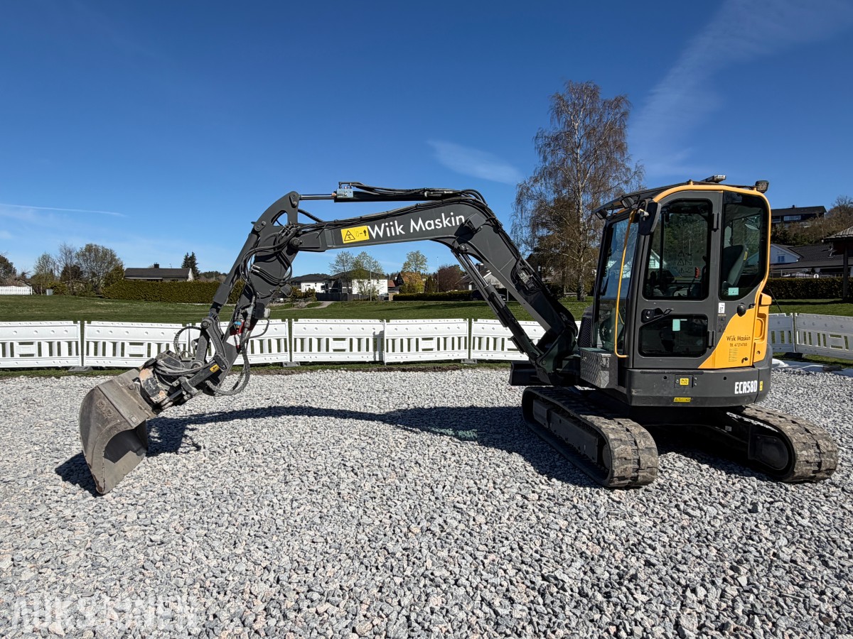 2018 Volvo ECR58D kort hekk minigraver - Engcon tiltrotator - Skjær - SMP 210L Pusseskuff - Tannskuffe - Smalskuff