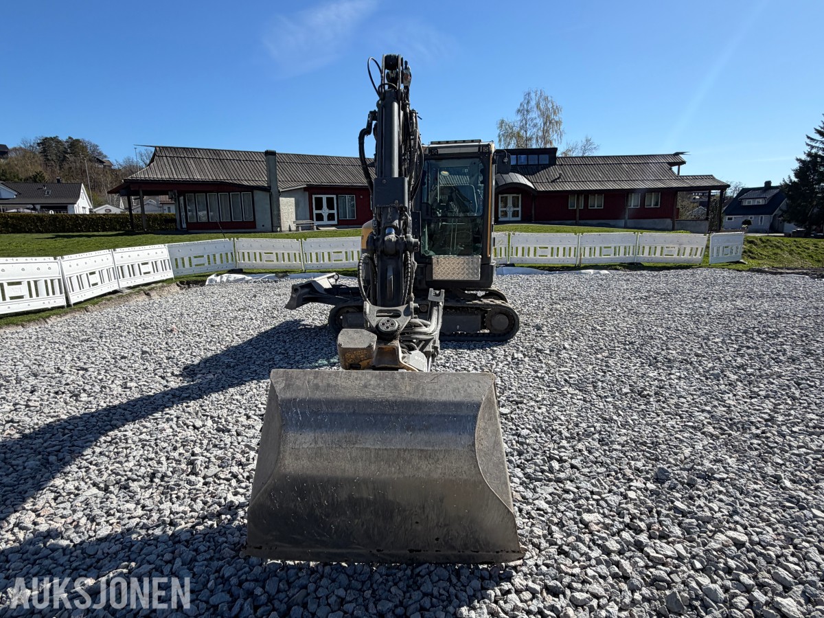 2018 Volvo ECR58D kort hekk minigraver - Engcon tiltrotator - Skjær - SMP 210L Pusseskuff - Tannskuffe - Smalskuff