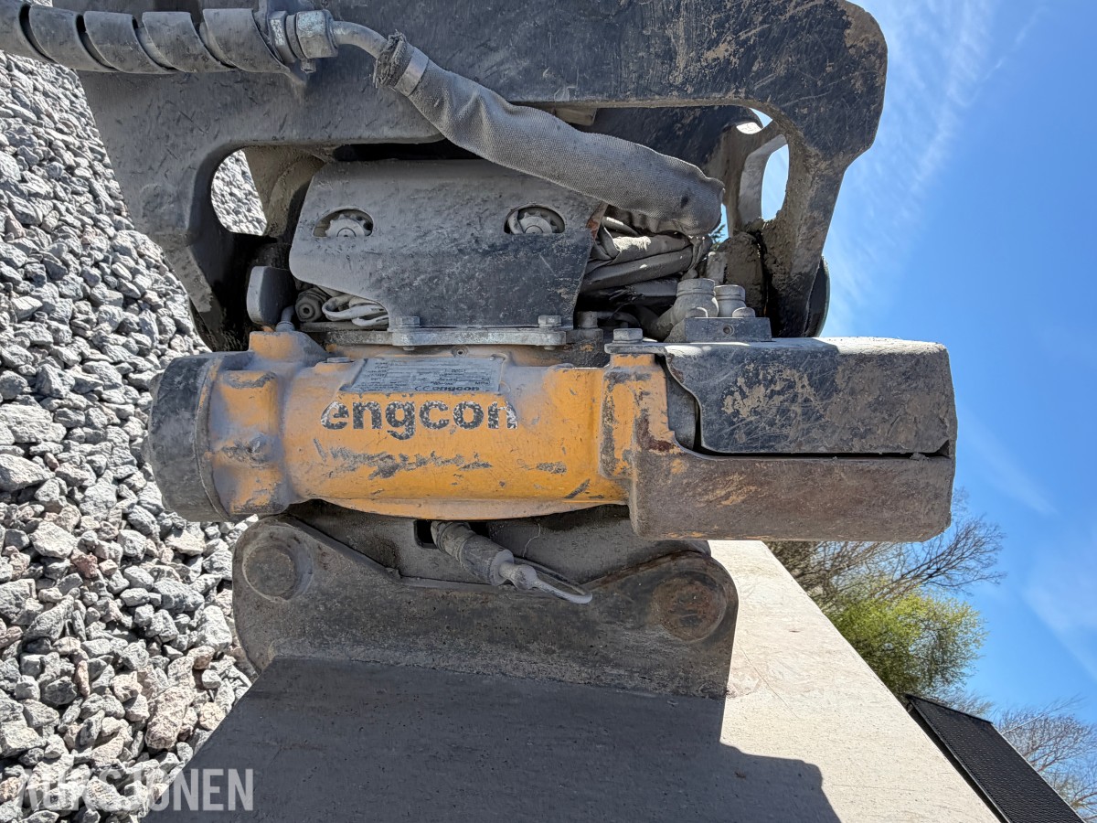 2018 Volvo ECR58D kort hekk minigraver - Engcon tiltrotator - Skjær - SMP 210L Pusseskuff - Tannskuffe - Smalskuff