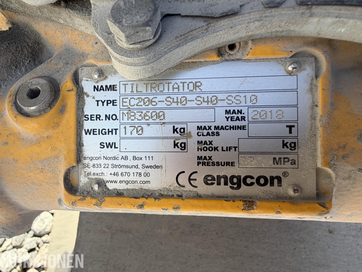 2018 Volvo ECR58D kort hekk minigraver - Engcon tiltrotator - Skjær - SMP 210L Pusseskuff - Tannskuffe - Smalskuff