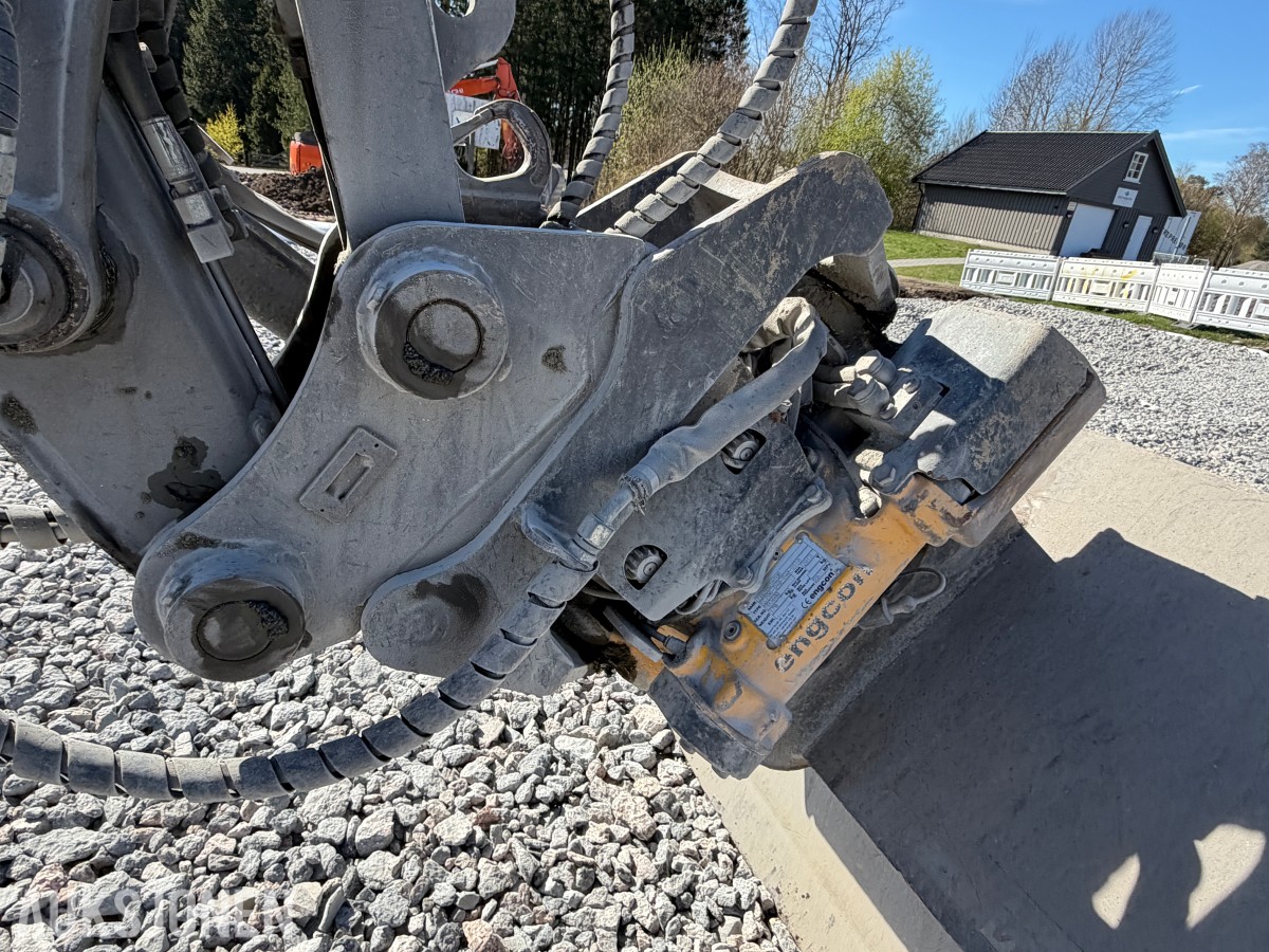 2018 Volvo ECR58D kort hekk minigraver - Engcon tiltrotator - Skjær - SMP 210L Pusseskuff - Tannskuffe - Smalskuff