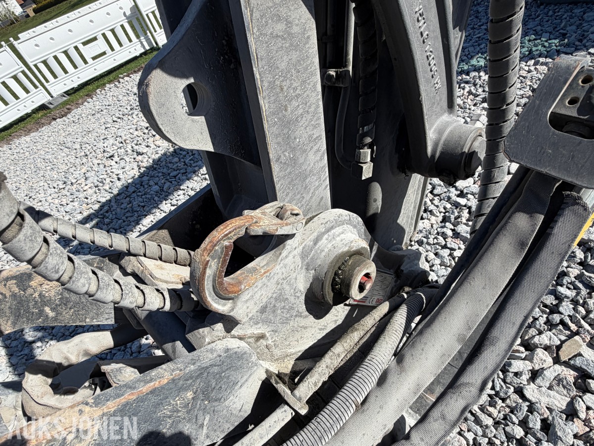 2018 Volvo ECR58D kort hekk minigraver - Engcon tiltrotator - Skjær - SMP 210L Pusseskuff - Tannskuffe - Smalskuff