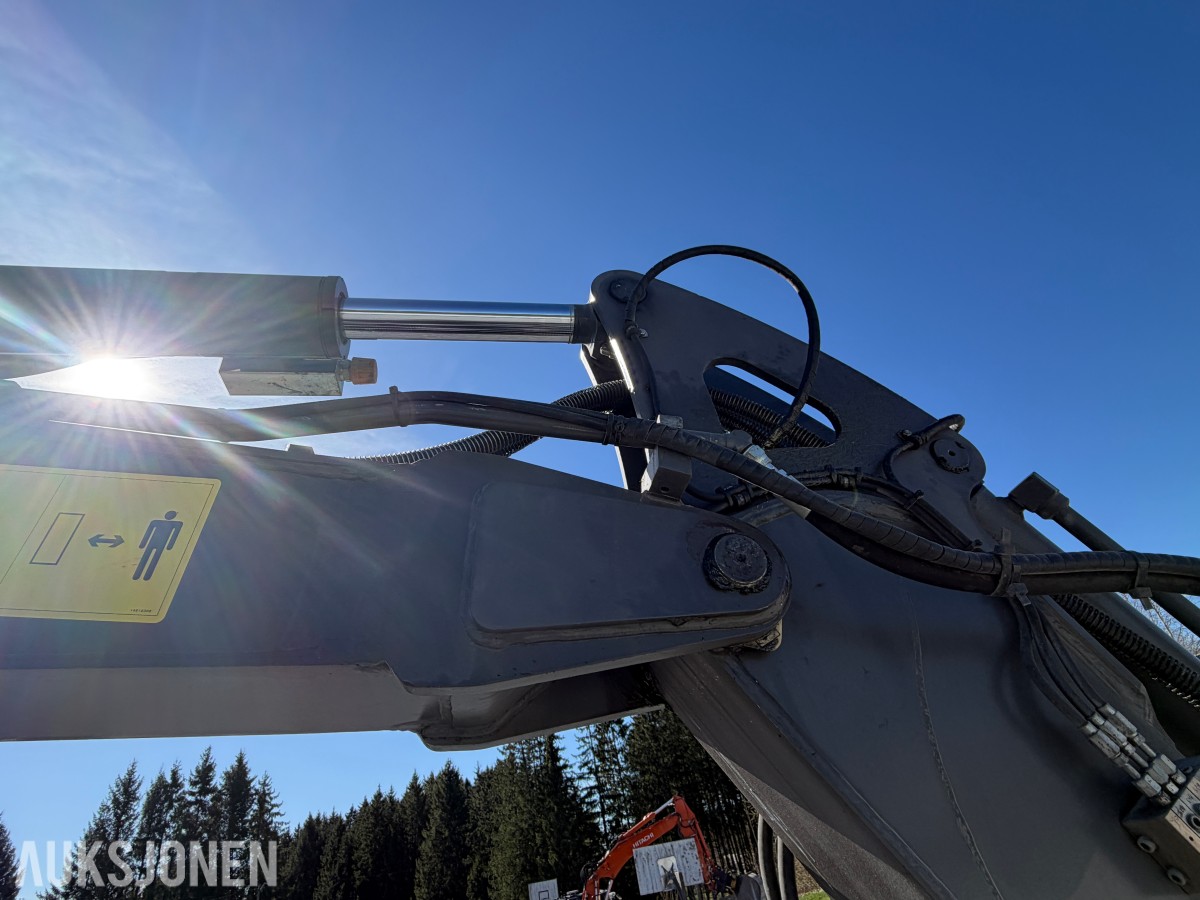 2018 Volvo ECR58D kort hekk minigraver - Engcon tiltrotator - Skjær - SMP 210L Pusseskuff - Tannskuffe - Smalskuff