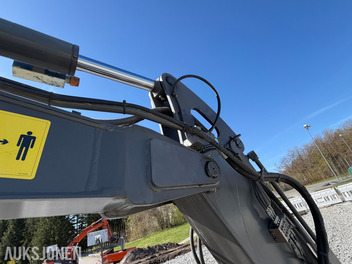 2018 Volvo ECR58D kort hekk minigraver - Engcon tiltrotator - Skjær - SMP 210L Pusseskuff - Tannskuffe - Smalskuff