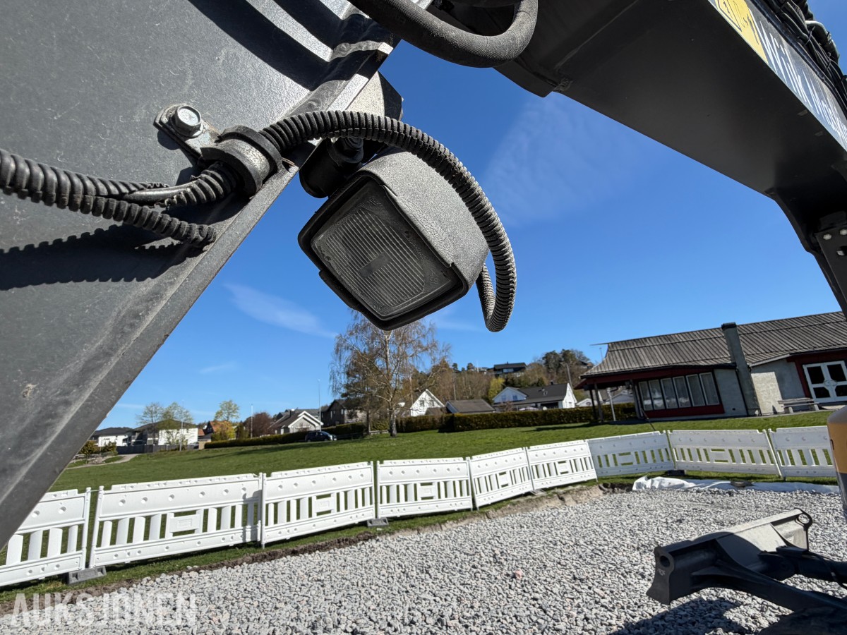 2018 Volvo ECR58D kort hekk minigraver - Engcon tiltrotator - Skjær - SMP 210L Pusseskuff - Tannskuffe - Smalskuff