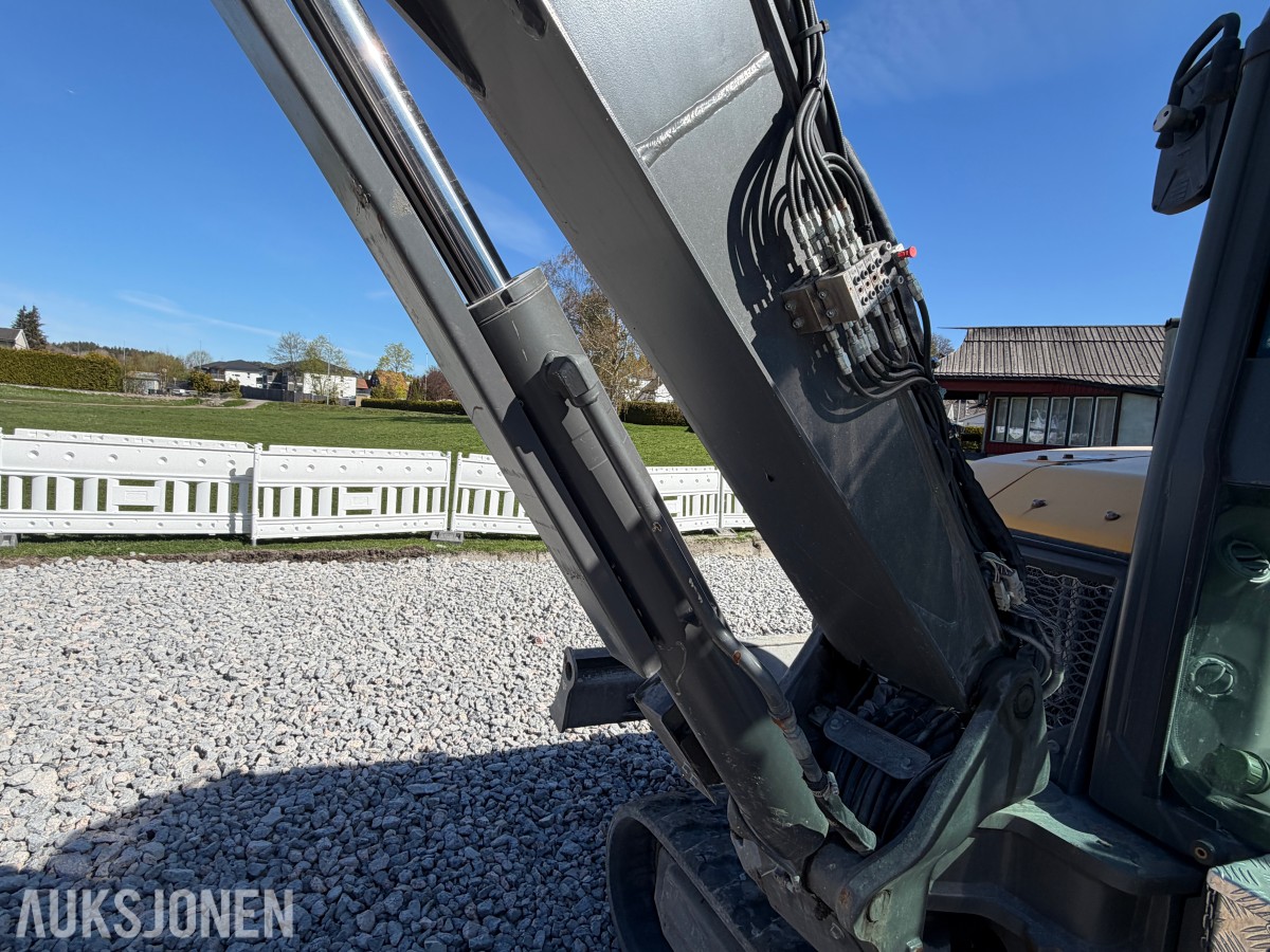2018 Volvo ECR58D kort hekk minigraver - Engcon tiltrotator - Skjær - SMP 210L Pusseskuff - Tannskuffe - Smalskuff