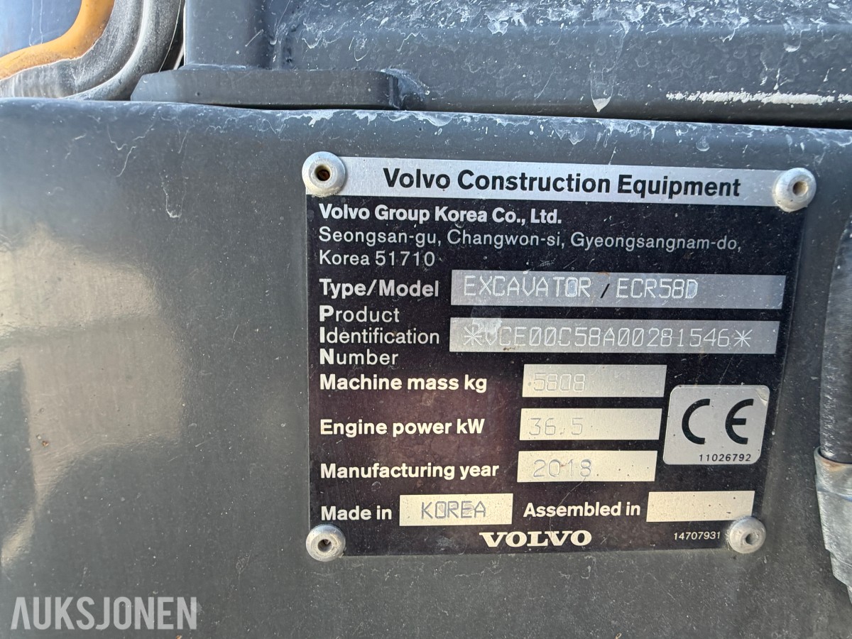 2018 Volvo ECR58D kort hekk minigraver - Engcon tiltrotator - Skjær - SMP 210L Pusseskuff - Tannskuffe - Smalskuff