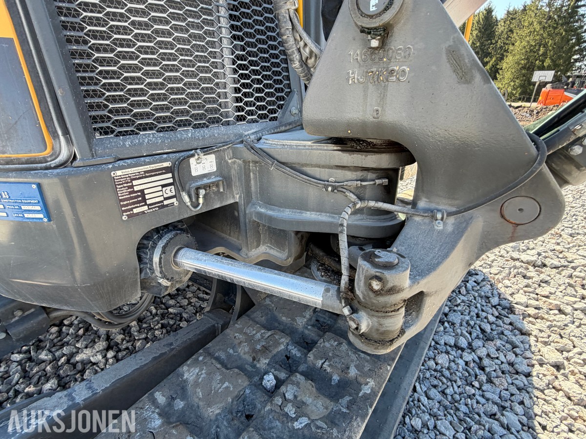 2018 Volvo ECR58D kort hekk minigraver - Engcon tiltrotator - Skjær - SMP 210L Pusseskuff - Tannskuffe - Smalskuff