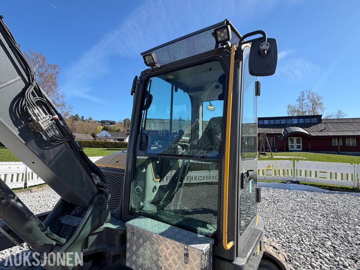 2018 Volvo ECR58D kort hekk minigraver - Engcon tiltrotator - Skjær - SMP 210L Pusseskuff - Tannskuffe - Smalskuff