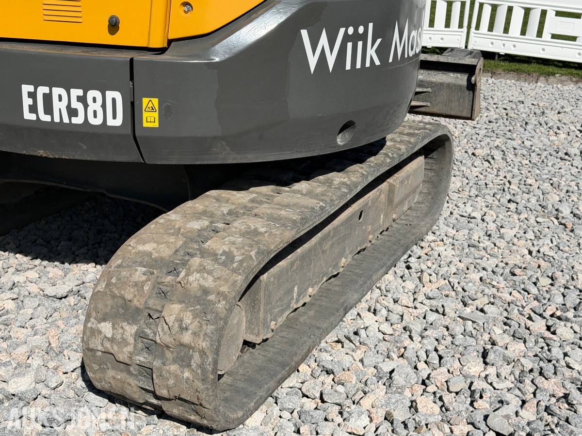 2018 Volvo ECR58D kort hekk minigraver - Engcon tiltrotator - Skjær - SMP 210L Pusseskuff - Tannskuffe - Smalskuff