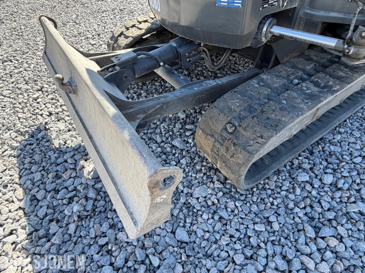 2018 Volvo ECR58D kort hekk minigraver - Engcon tiltrotator - Skjær - SMP 210L Pusseskuff - Tannskuffe - Smalskuff