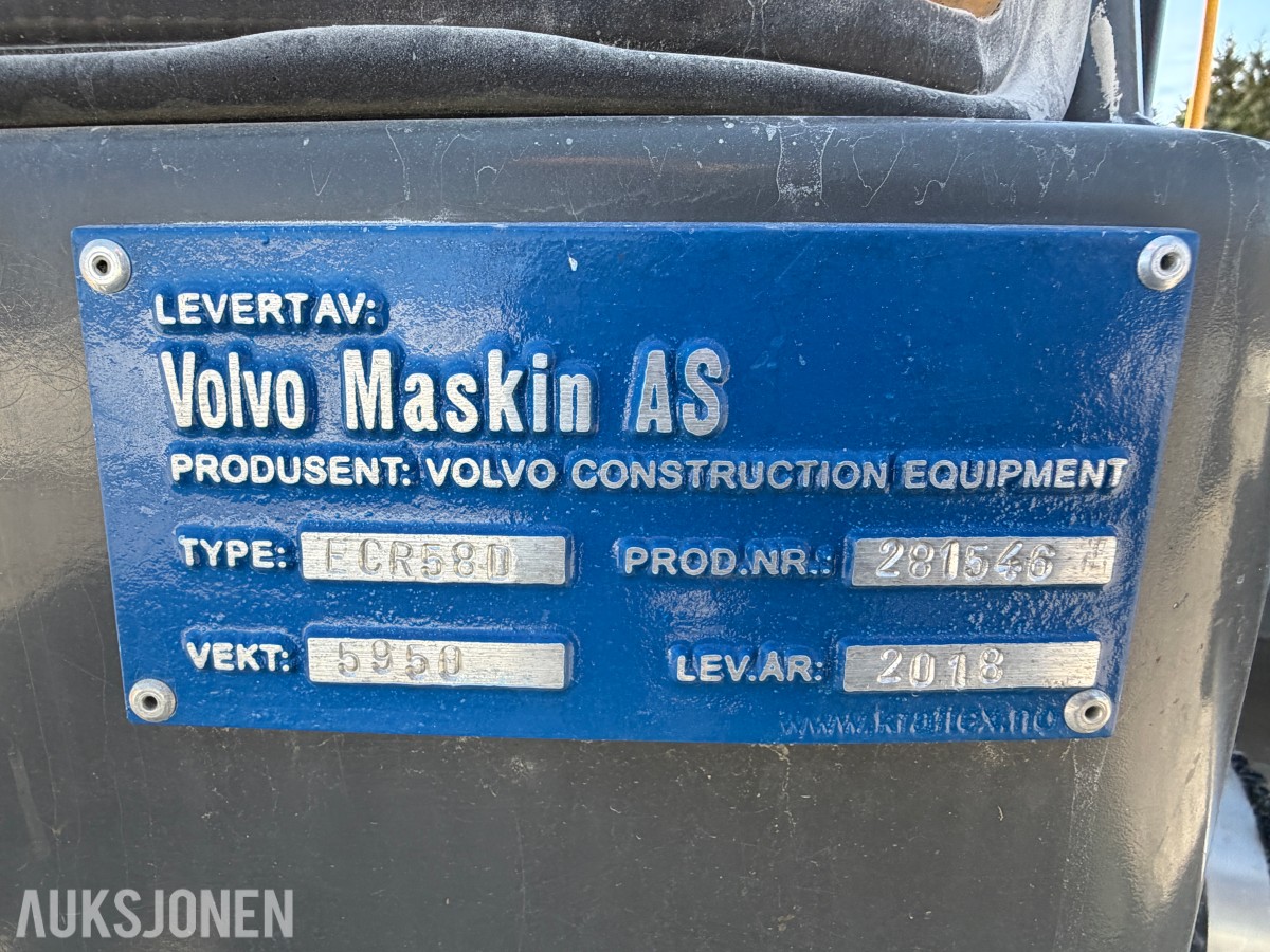 2018 Volvo ECR58D kort hekk minigraver - Engcon tiltrotator - Skjær - SMP 210L Pusseskuff - Tannskuffe - Smalskuff