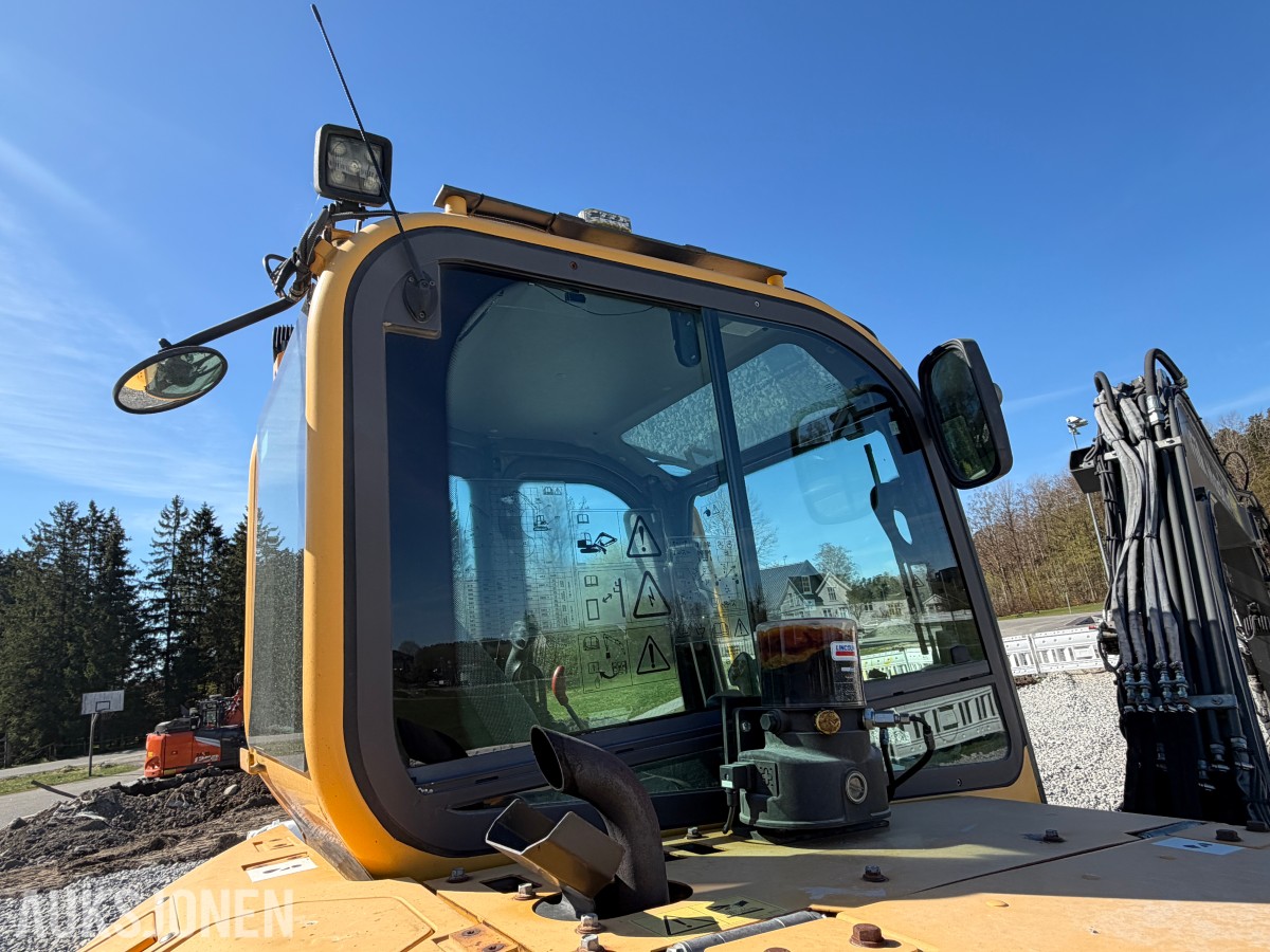 2018 Volvo ECR58D kort hekk minigraver - Engcon tiltrotator - Skjær - SMP 210L Pusseskuff - Tannskuffe - Smalskuff